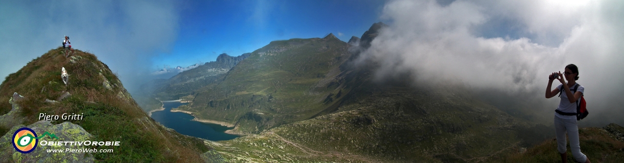 15 Panoramica in cresta alla cima di Mezzeno.jpg